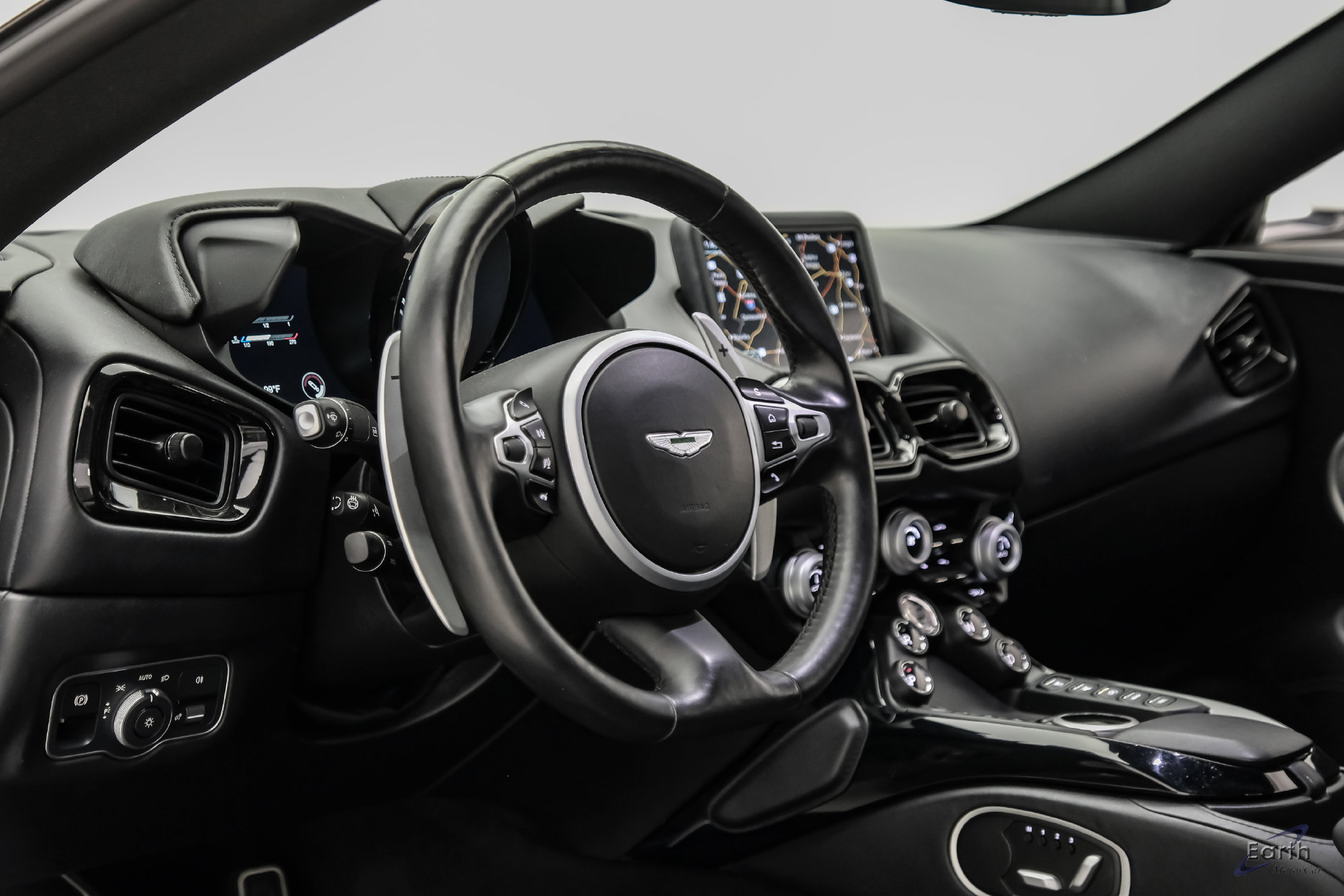Used 2022 Aston Martin V8 Vantage Coupe RWD image 46