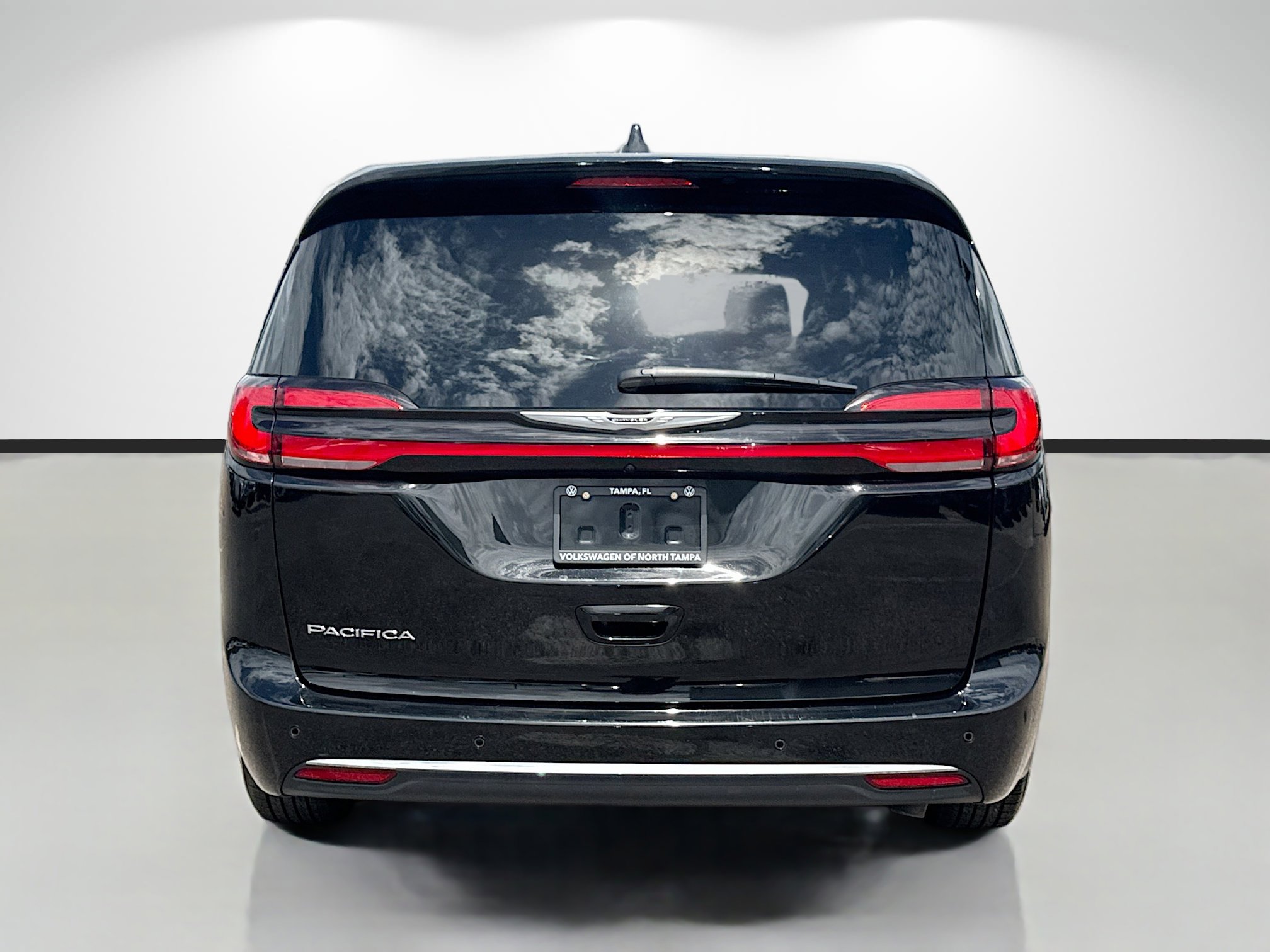 Used 2025 Chrysler Pacifica Select FWD image 4
