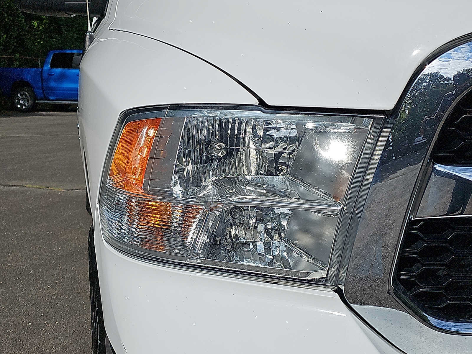 Used 2022 RAM 1500 Classic SLT AWD/4WD image 9
