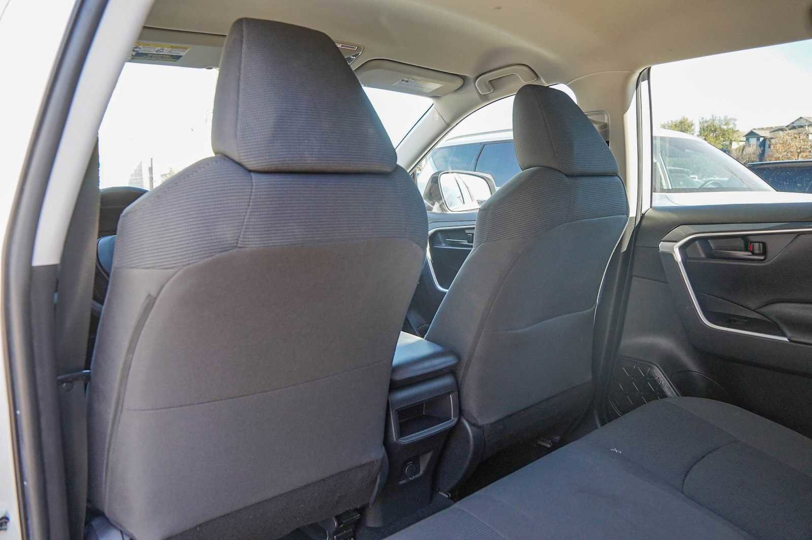 Used 2021 Toyota RAV4 LE image 26