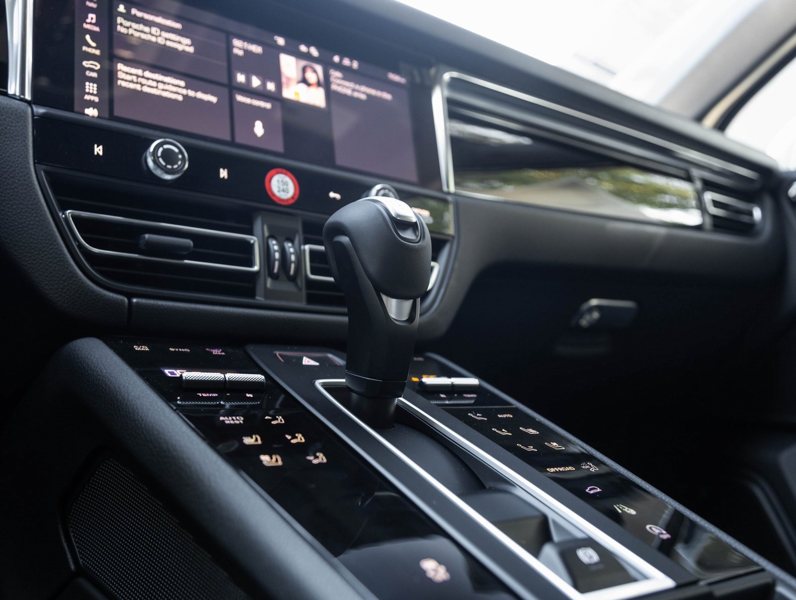 New 2026 Porsche Macan image 27