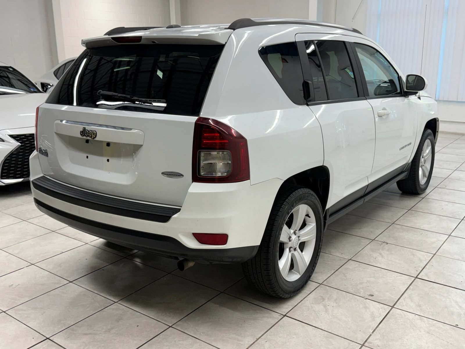 Used 2015 Jeep Compass Latitude AWD/4WD image 9