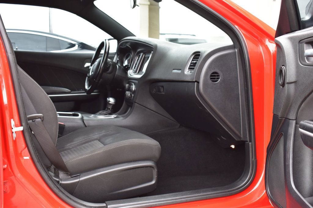 Used 2020 Dodge Charger SXT w/ Driver Convenience Group image 19