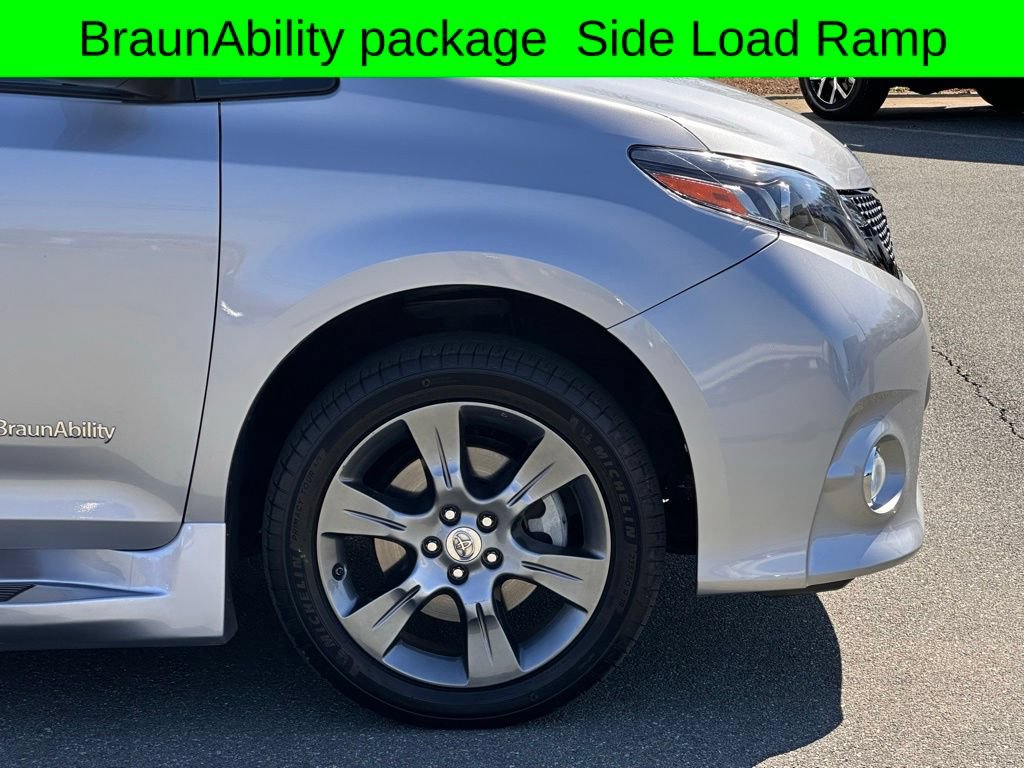 Used 2015 Toyota Sienna SE w/ SE Preferred Package FWD image 52