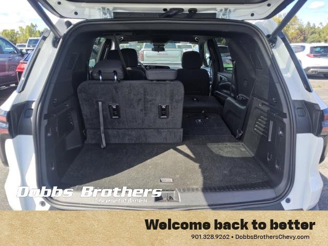 Used 2026 Chevrolet Traverse LT FWD image 2