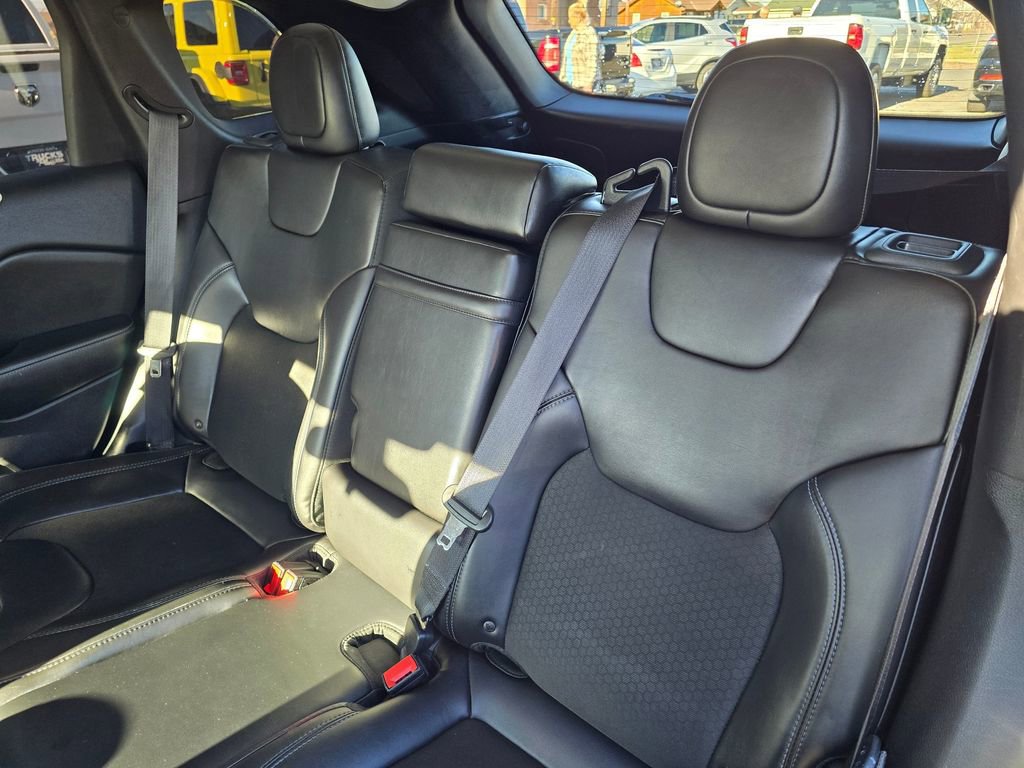 Used 2019 Jeep Cherokee Latitude Plus image 18