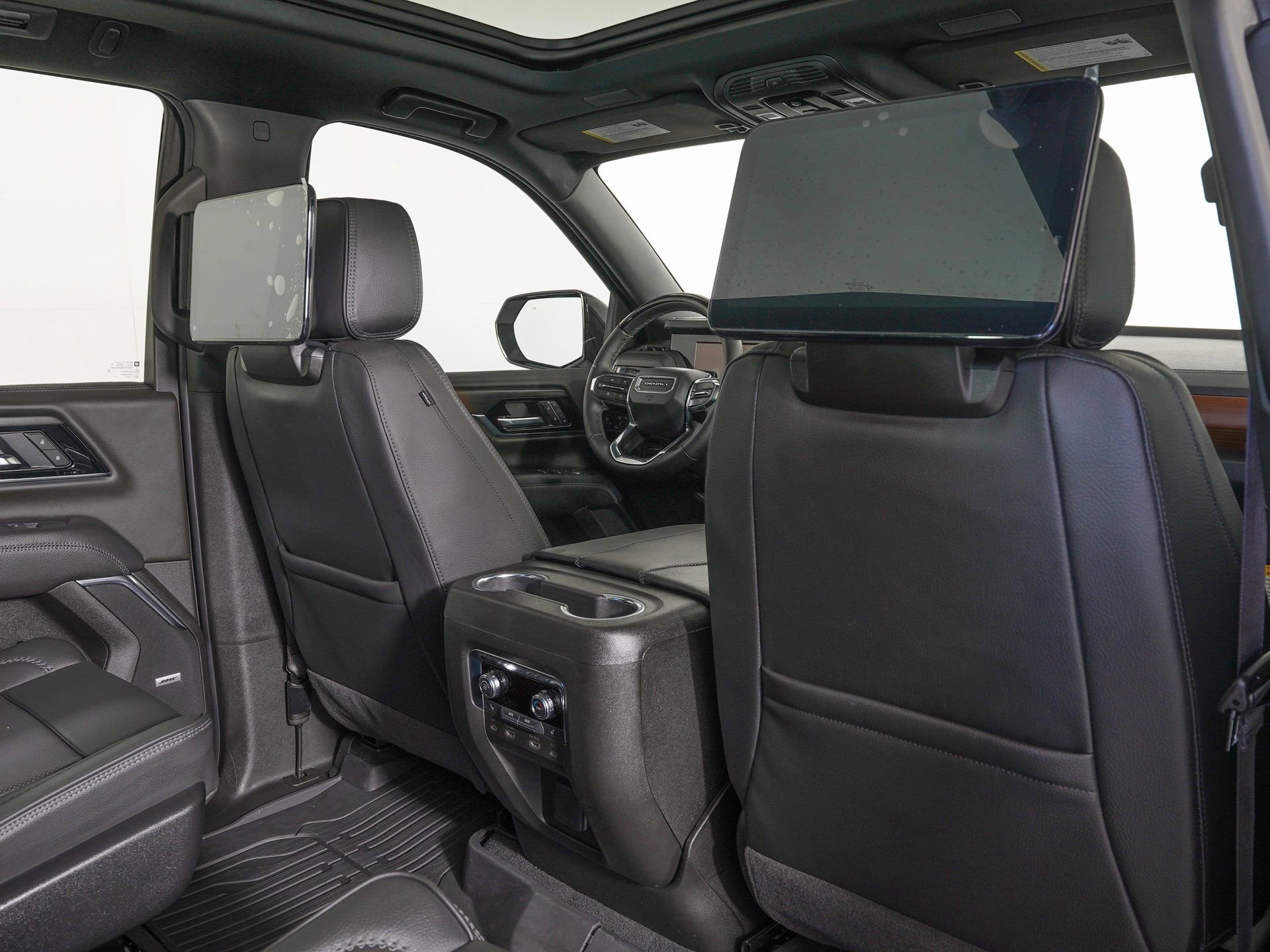 Used 2026 GMC Yukon Denali w/ Advanced Technology Package image 12