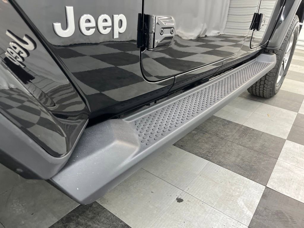 Used 2020 Jeep Wrangler Unlimited Sahara image 14