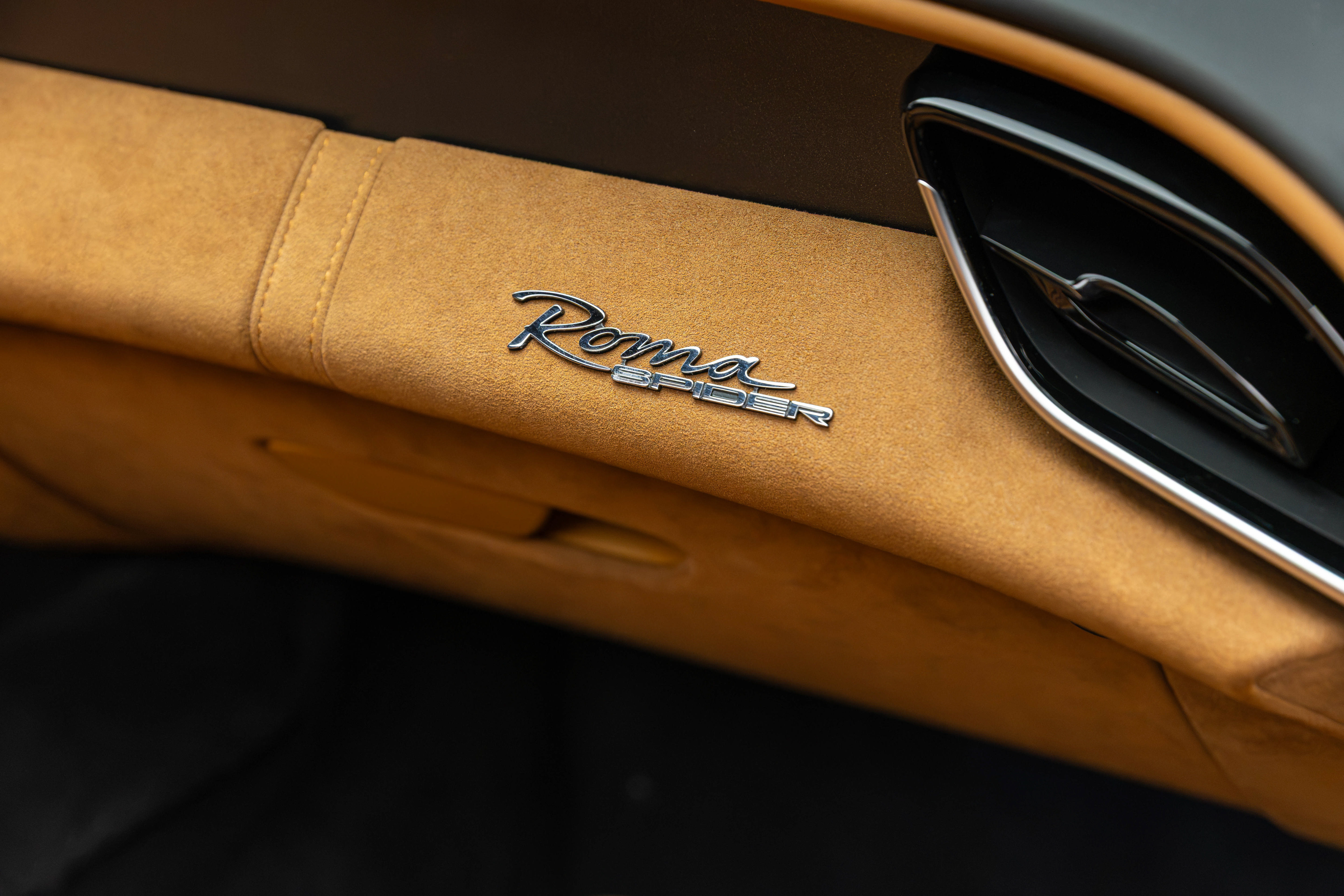 Certified 2025 Ferrari Roma Spider RWD image 35