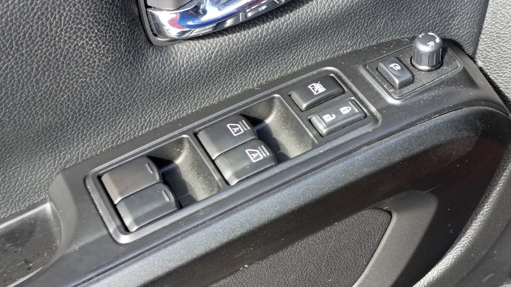 Used 2023 Nissan Titan PRO-4X w/ Pro-4x Convenience Package AWD/4WD image 23