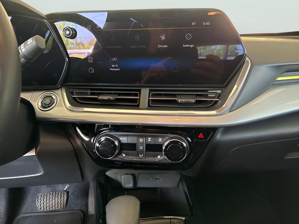Used 2024 Chevrolet Trax LT w/ LT Convenience Package FWD image 26