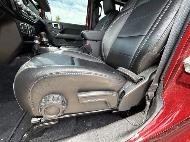 Used 2021 Jeep Wrangler Unlimited Sahara w/ Cold Weather Group AWD/4WD image 12