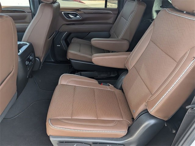 Used 2023 Chevrolet Suburban High Country image 19