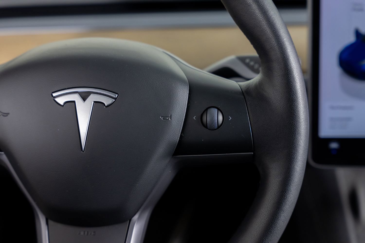 Used 2024 Tesla Model Y Long Range AWD/4WD image 33