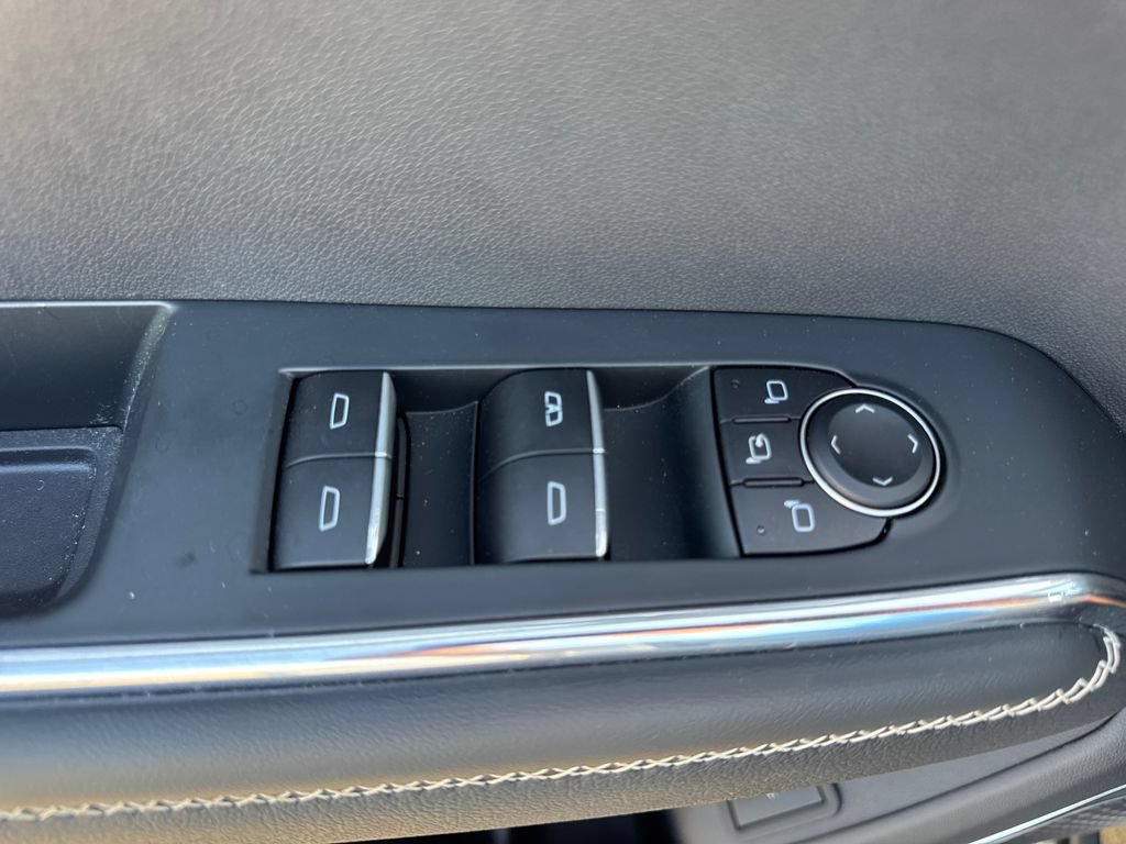 Used 2025 GMC Acadia Denali FWD image 19