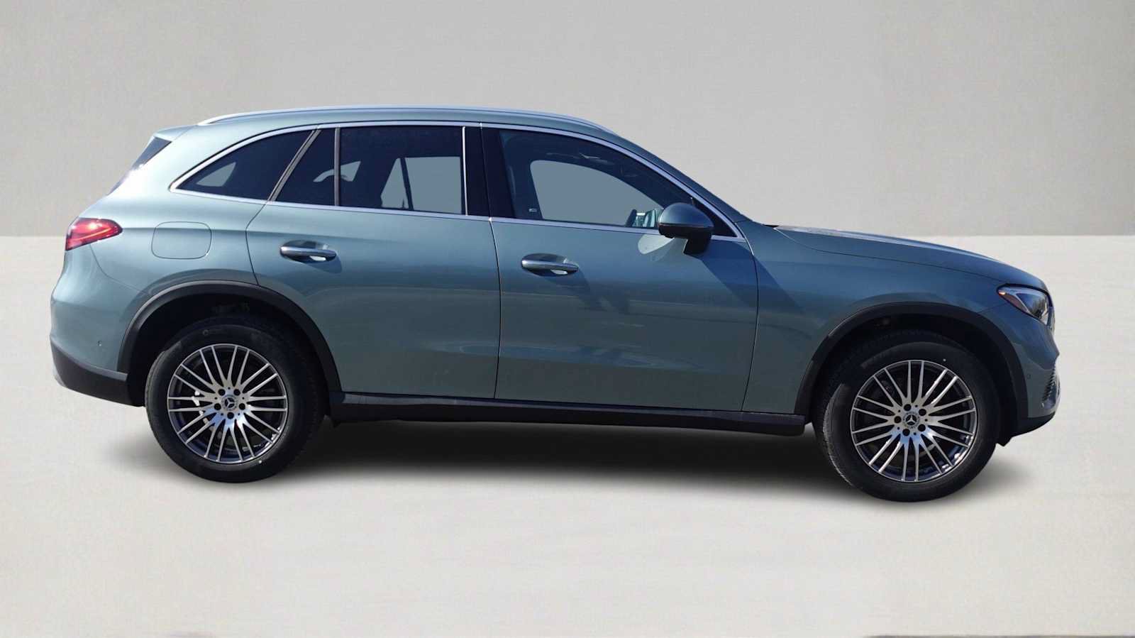 Used 2026 Mercedes-Benz GLC 300 4MATIC image 4