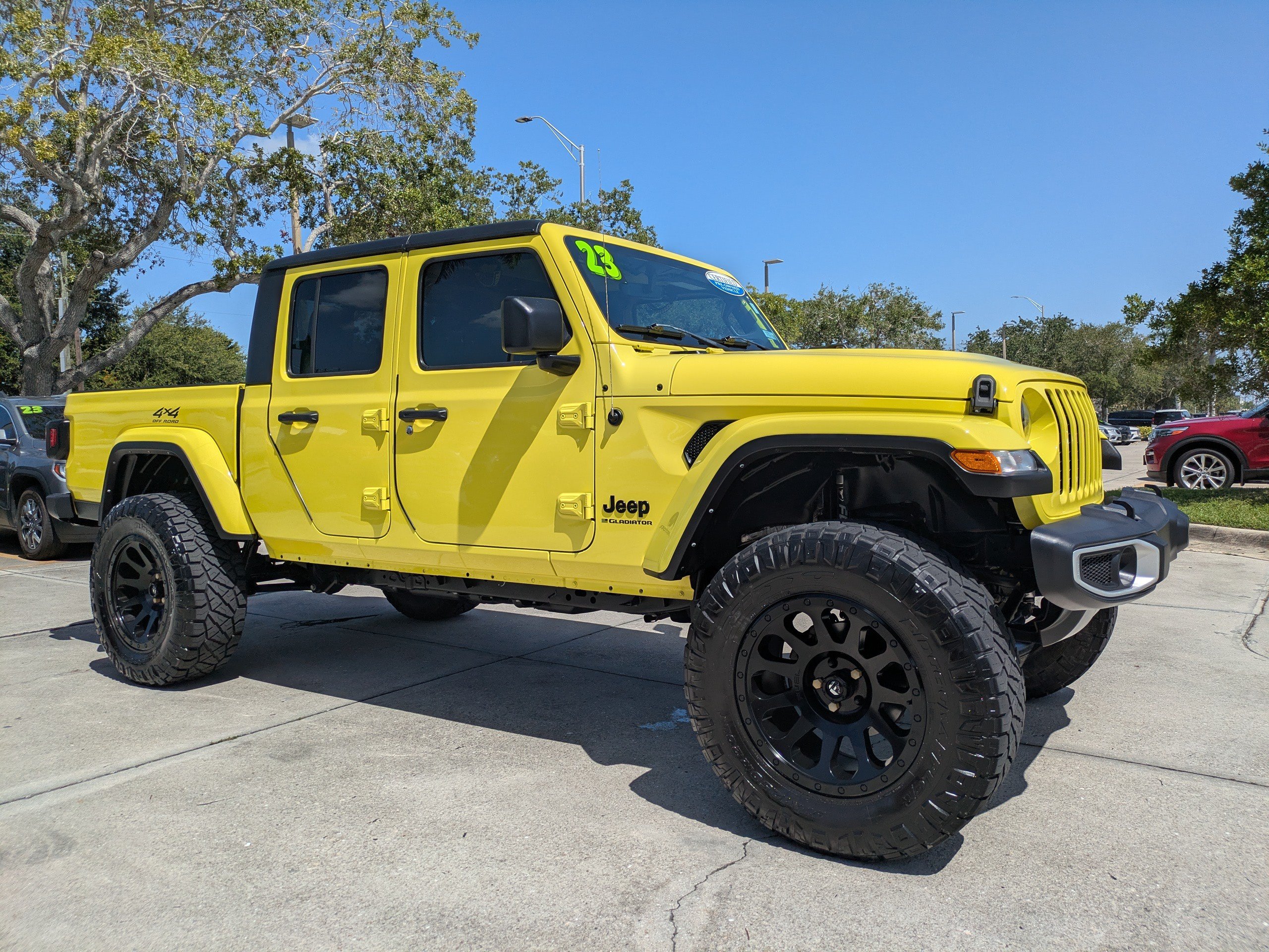 Used 2023 Jeep Gladiator Sport AWD/4WD image 2