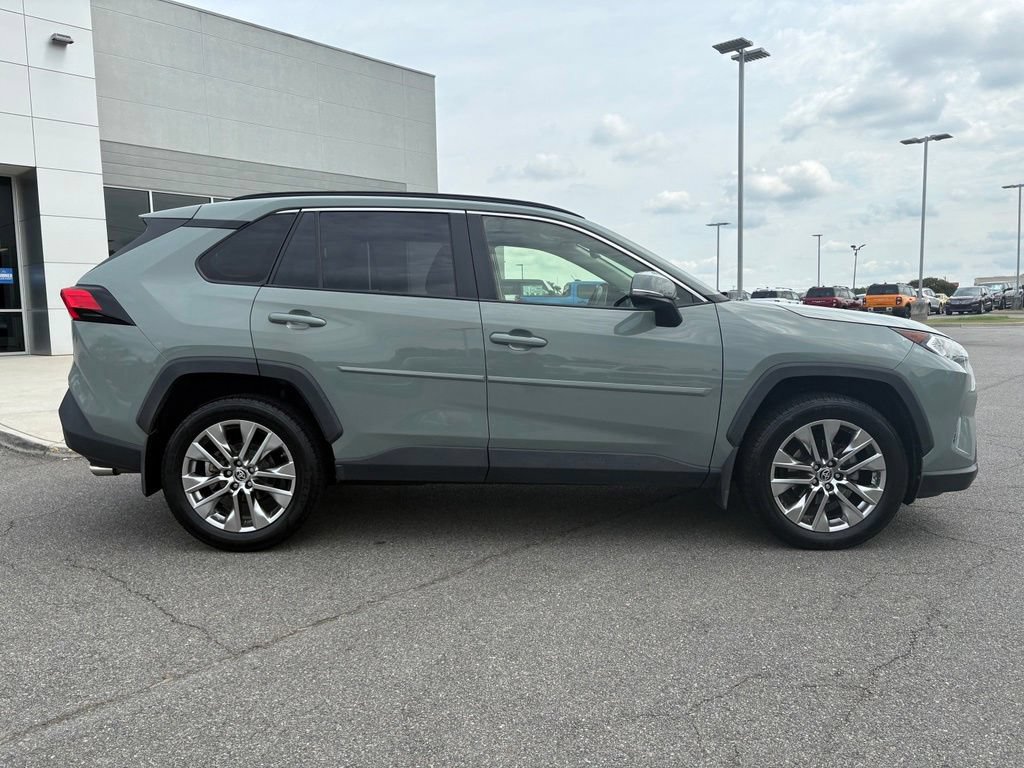 Used 2019 Toyota RAV4 XLE Premium AWD/4WD image 2