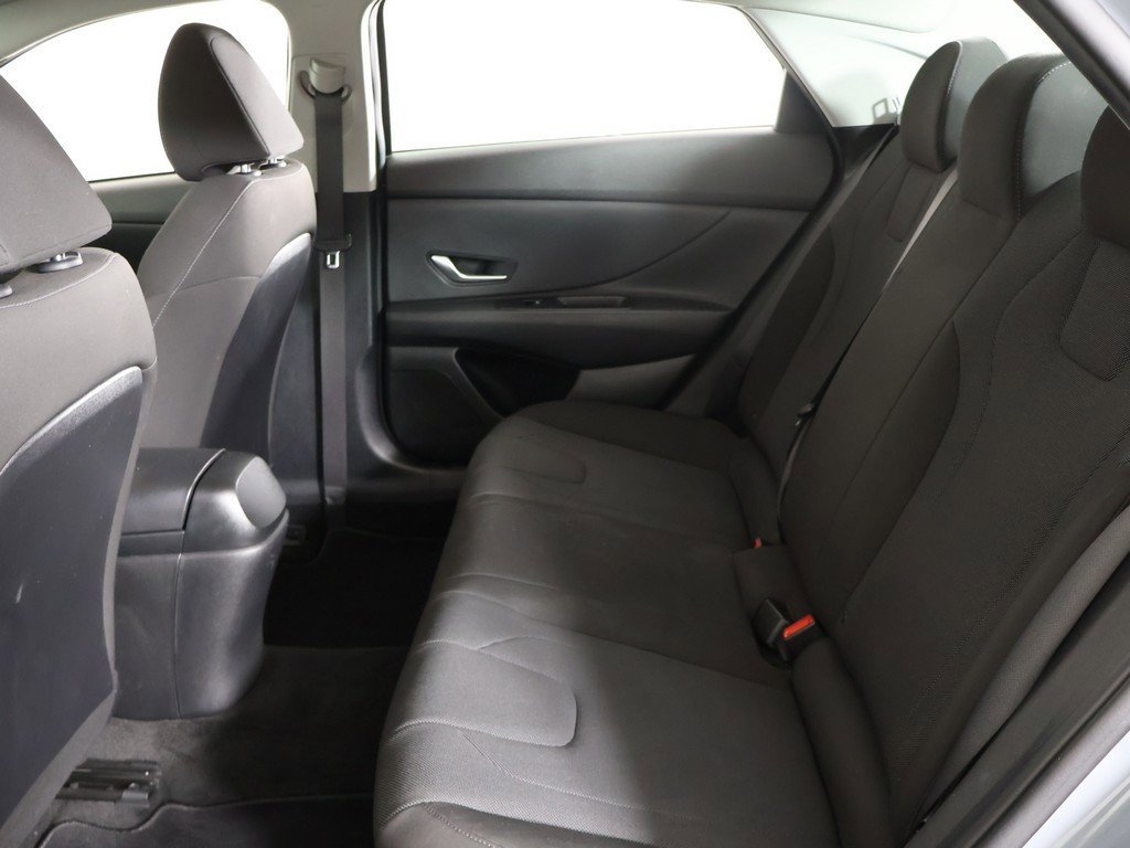 Used 2021 Hyundai Elantra SE image 30