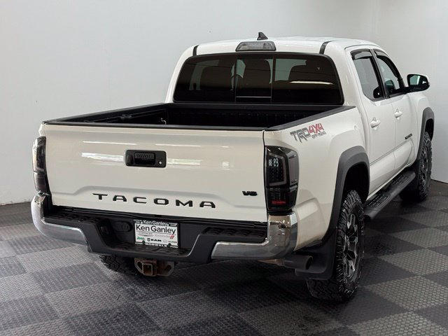 Used 2019 Toyota Tacoma TRD Off-Road AWD/4WD image 11