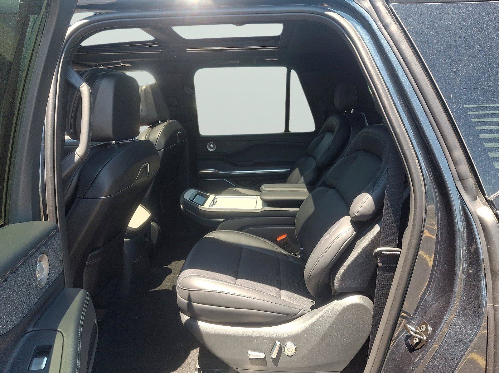 New 2026 Lincoln Navigator L Reserve w/ Jet Appearance Package AWD/4WD image 7