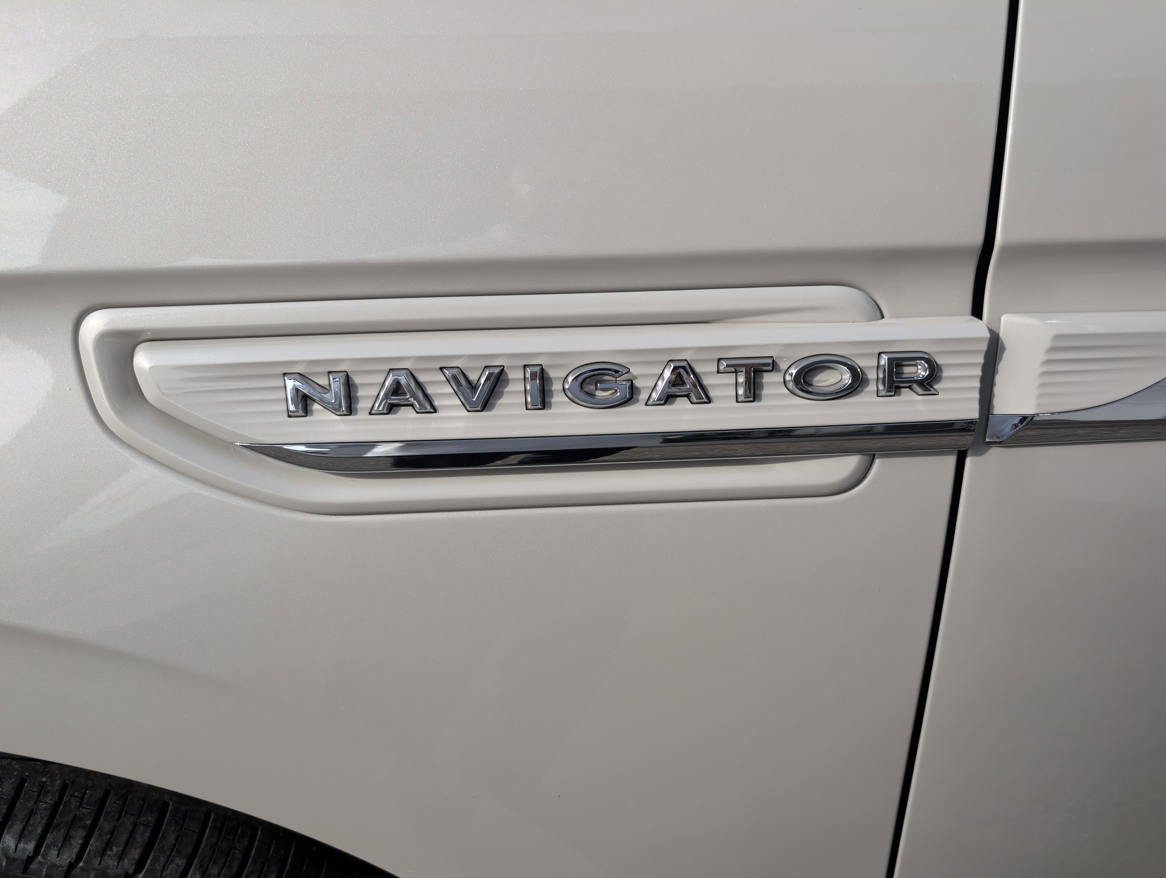 Used 2024 Lincoln Navigator L Reserve image 3
