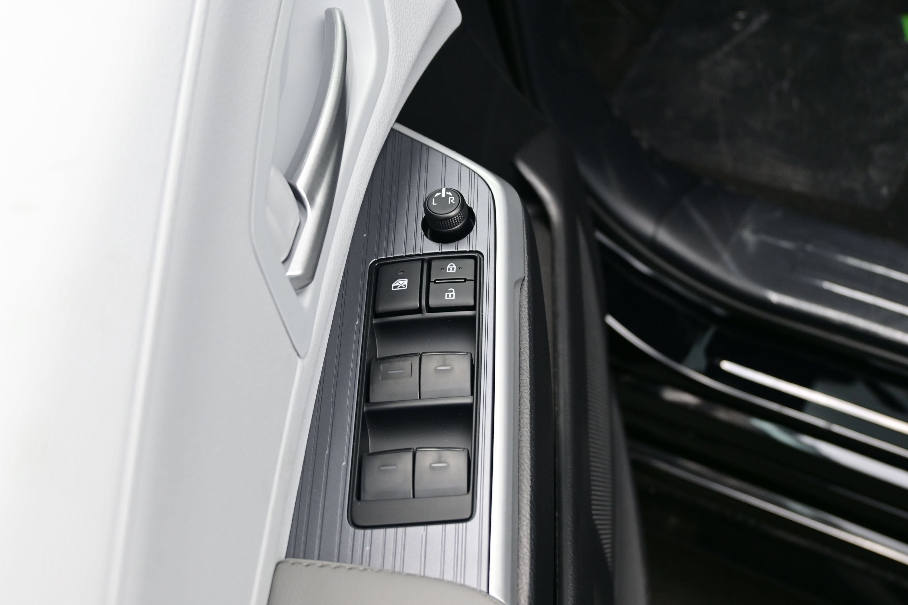 Used 2026 Toyota Sienna XLE FWD image 10