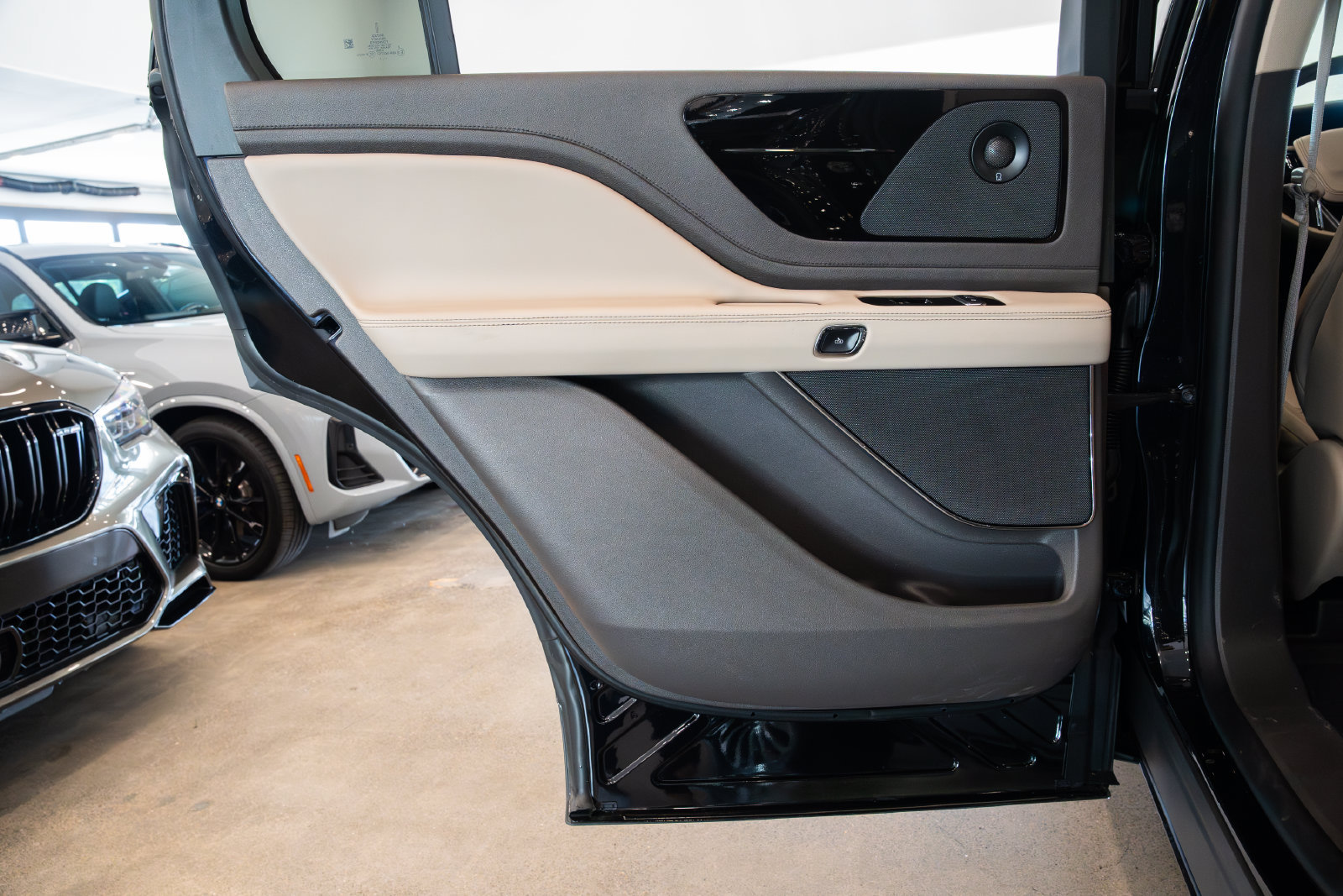 Used 2022 Lincoln Aviator Reserve RWD image 19