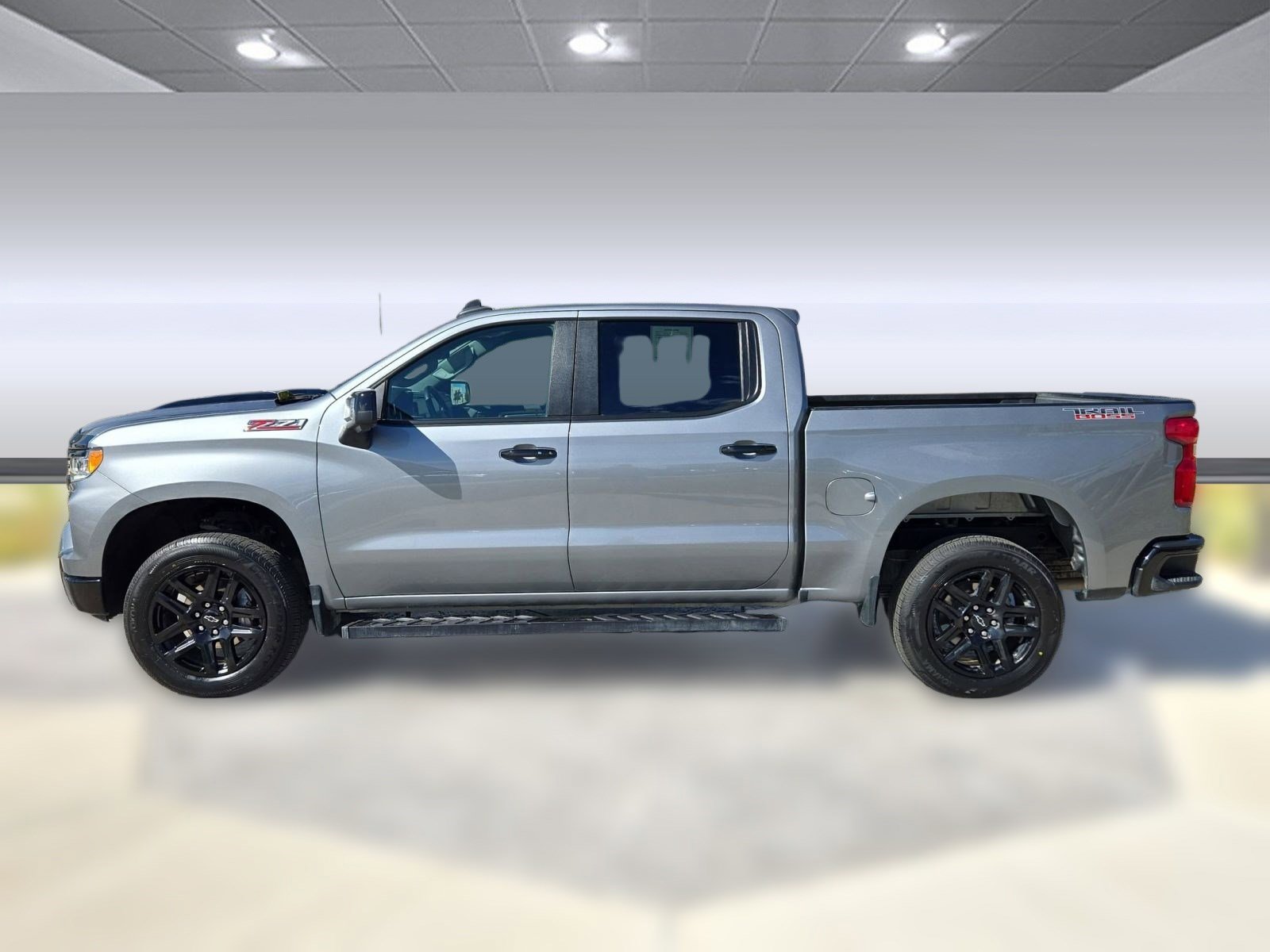 Used 2024 Chevrolet Silverado 1500 LT Trail Boss w/ Convenience Package II image 2