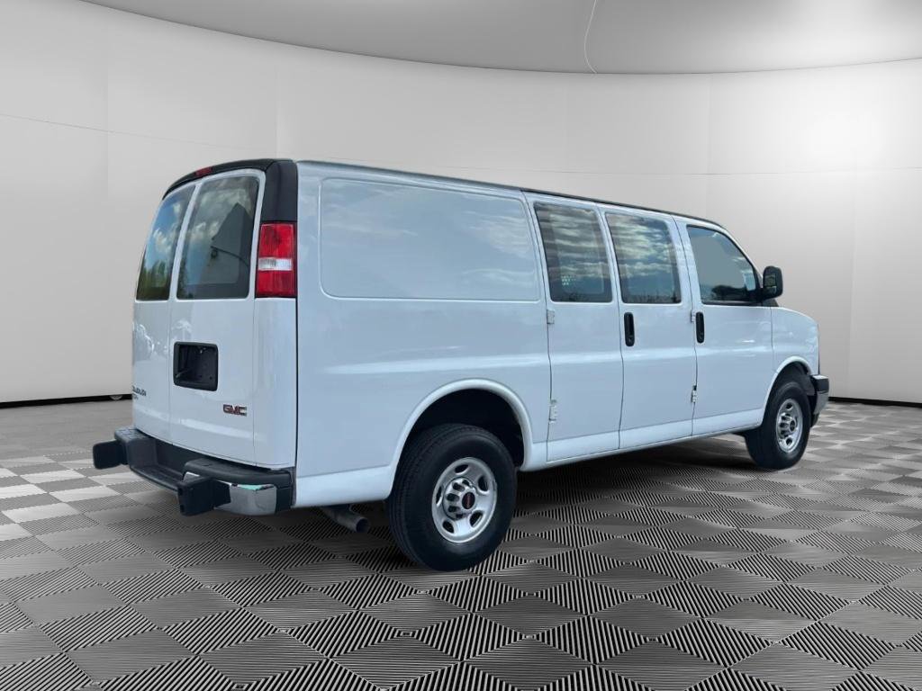 Used 2024 GMC Savana 2500 w/ Driver Convenience Package image 4