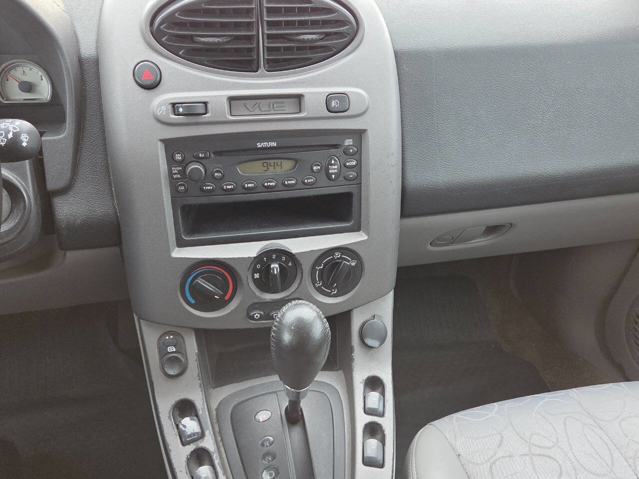 Used 2004 Saturn Vue AWD V6 image 14