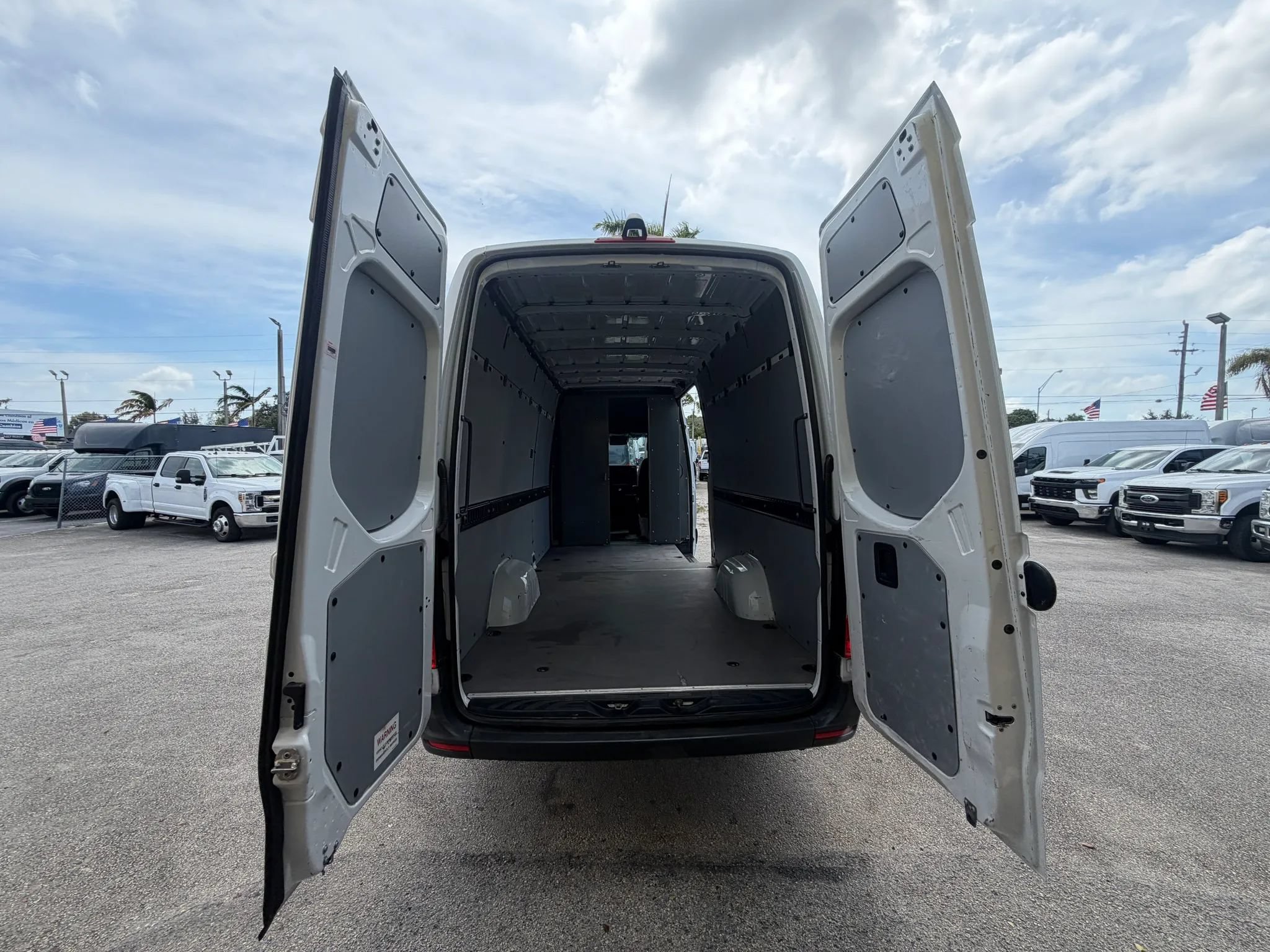 Used 2024 Mercedes-Benz Sprinter 2500 image 5