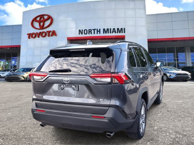 Used 2024 Toyota RAV4 XLE FWD image 4
