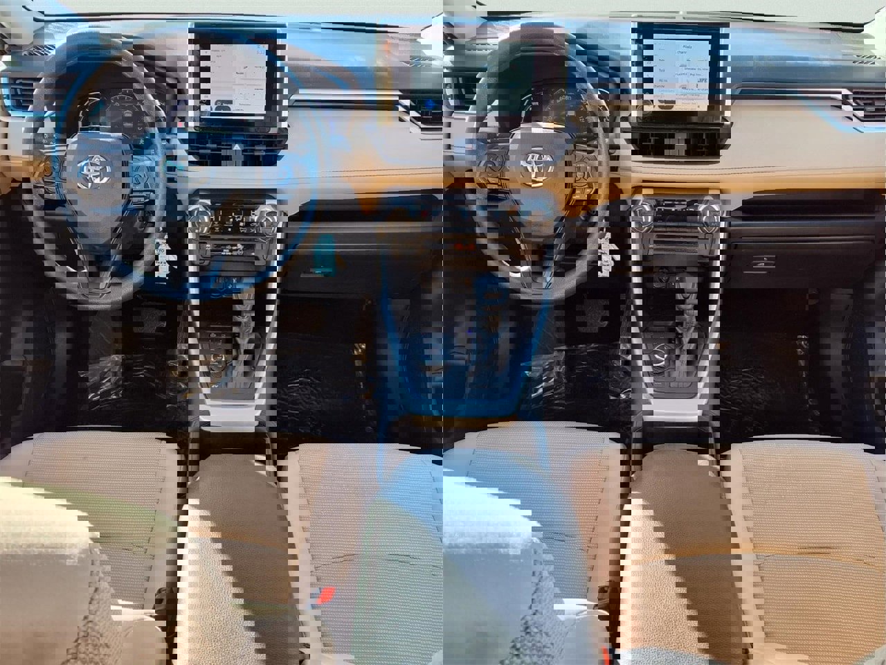 Used 2024 Toyota RAV4 LE image 12