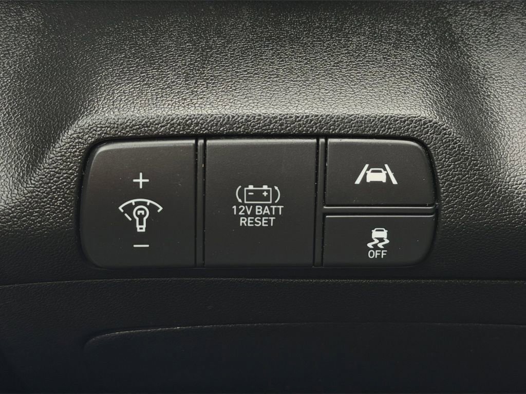 Used 2023 Hyundai Elantra Limited image 20