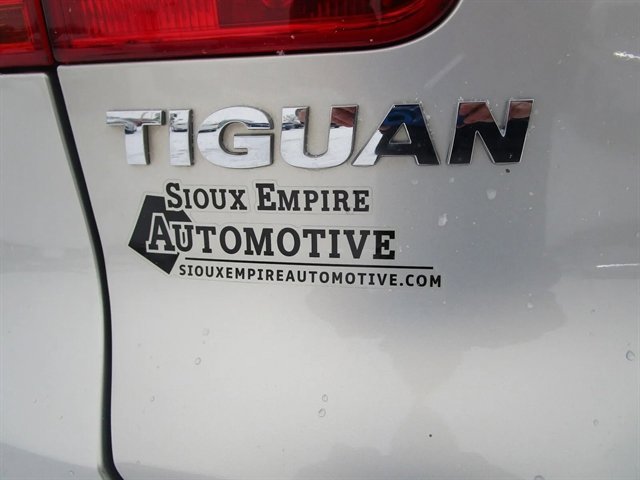 Used 2013 Volkswagen Tiguan S image 25