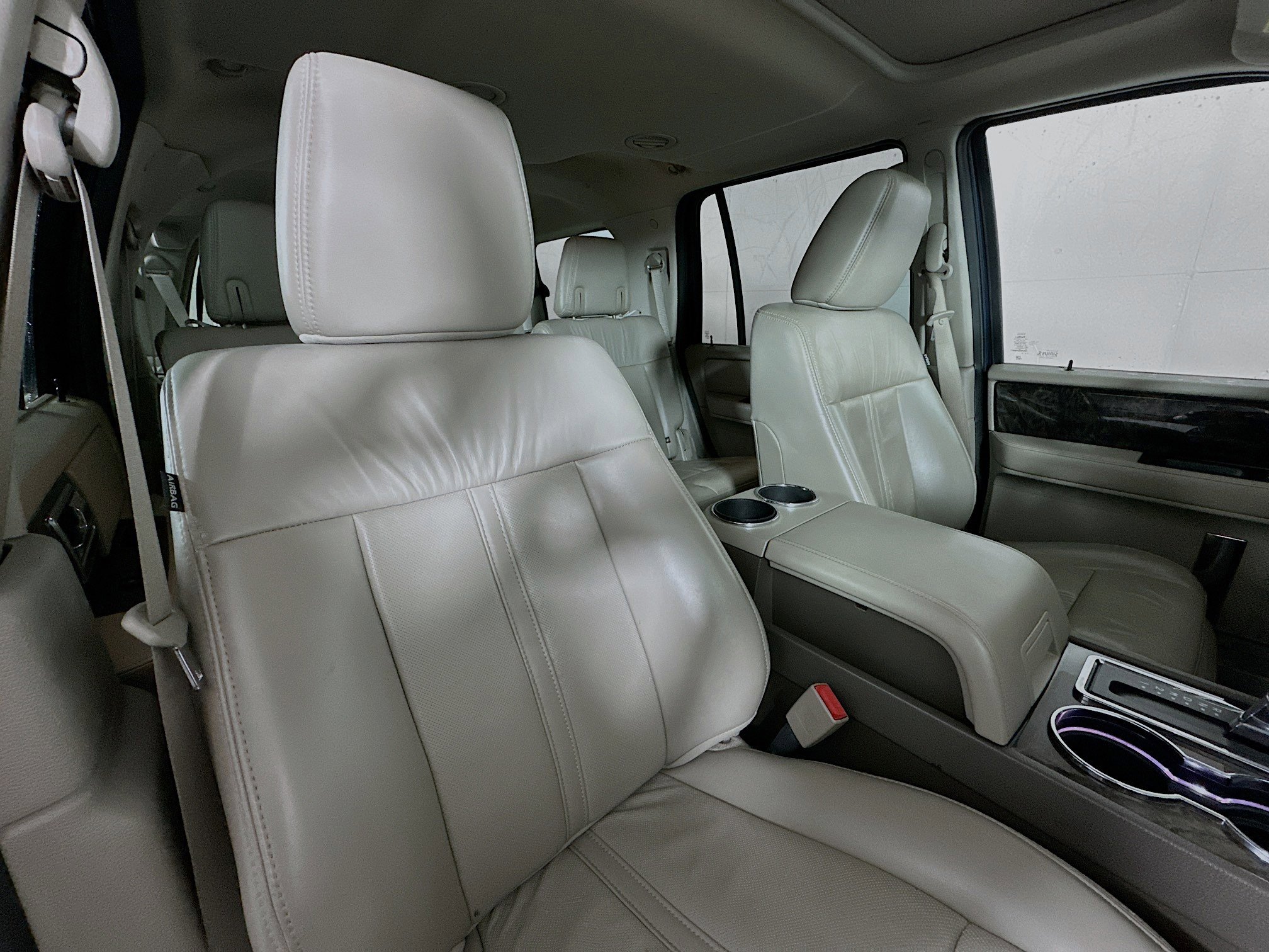 Used 2016 Lincoln Navigator Select AWD/4WD image 30