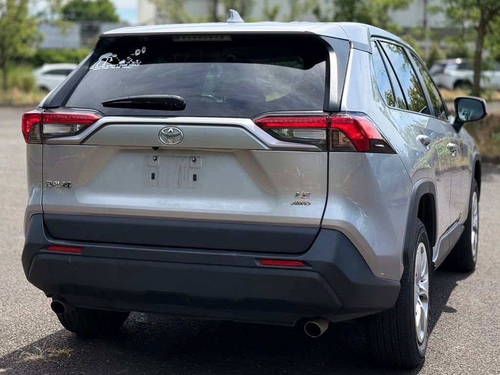 Certified 2022 Toyota RAV4 LE AWD/4WD image 5