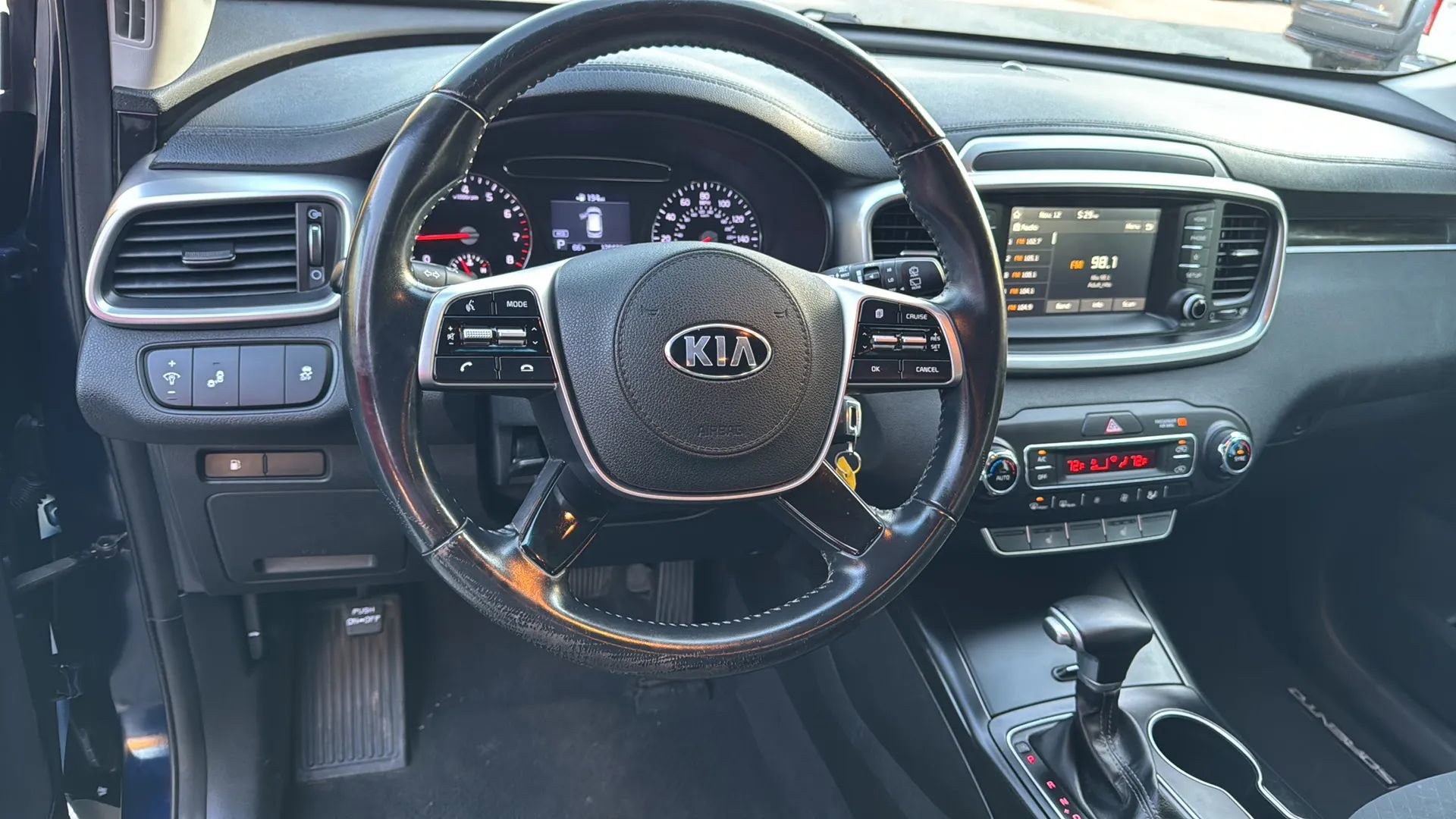 Used 2020 Kia Sorento LX w/ LX I4 Convenience Package image 9