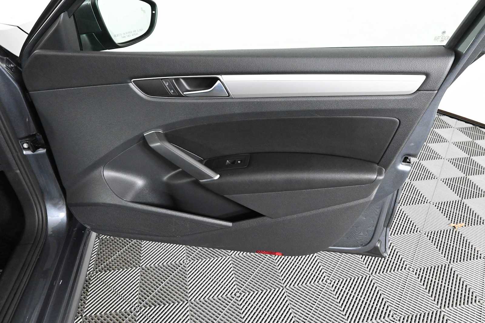 Used 2019 Volkswagen Passat 2.0T Wolfsburg FWD image 10
