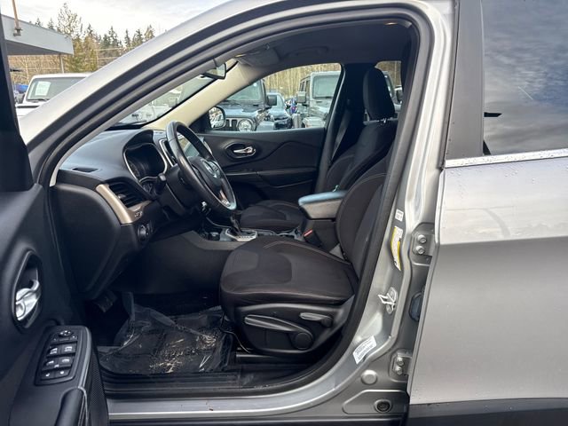 Used 2015 Jeep Cherokee Latitude image 16