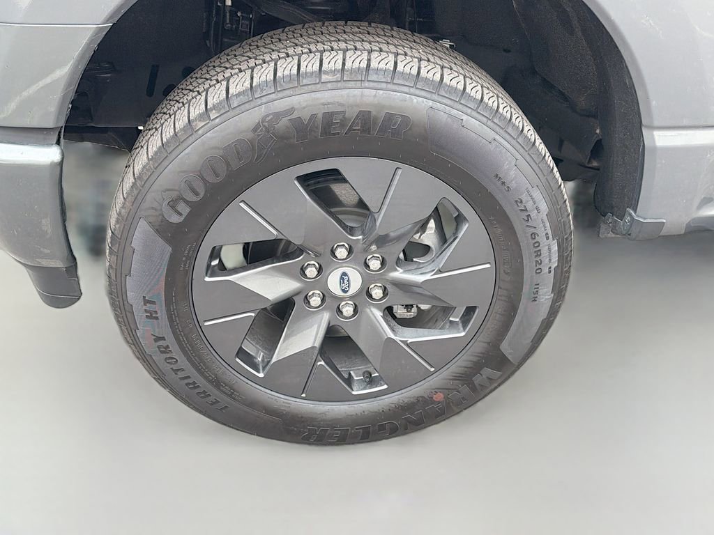 Used 2024 Ford F150 Lightning Platinum AWD/4WD image 33