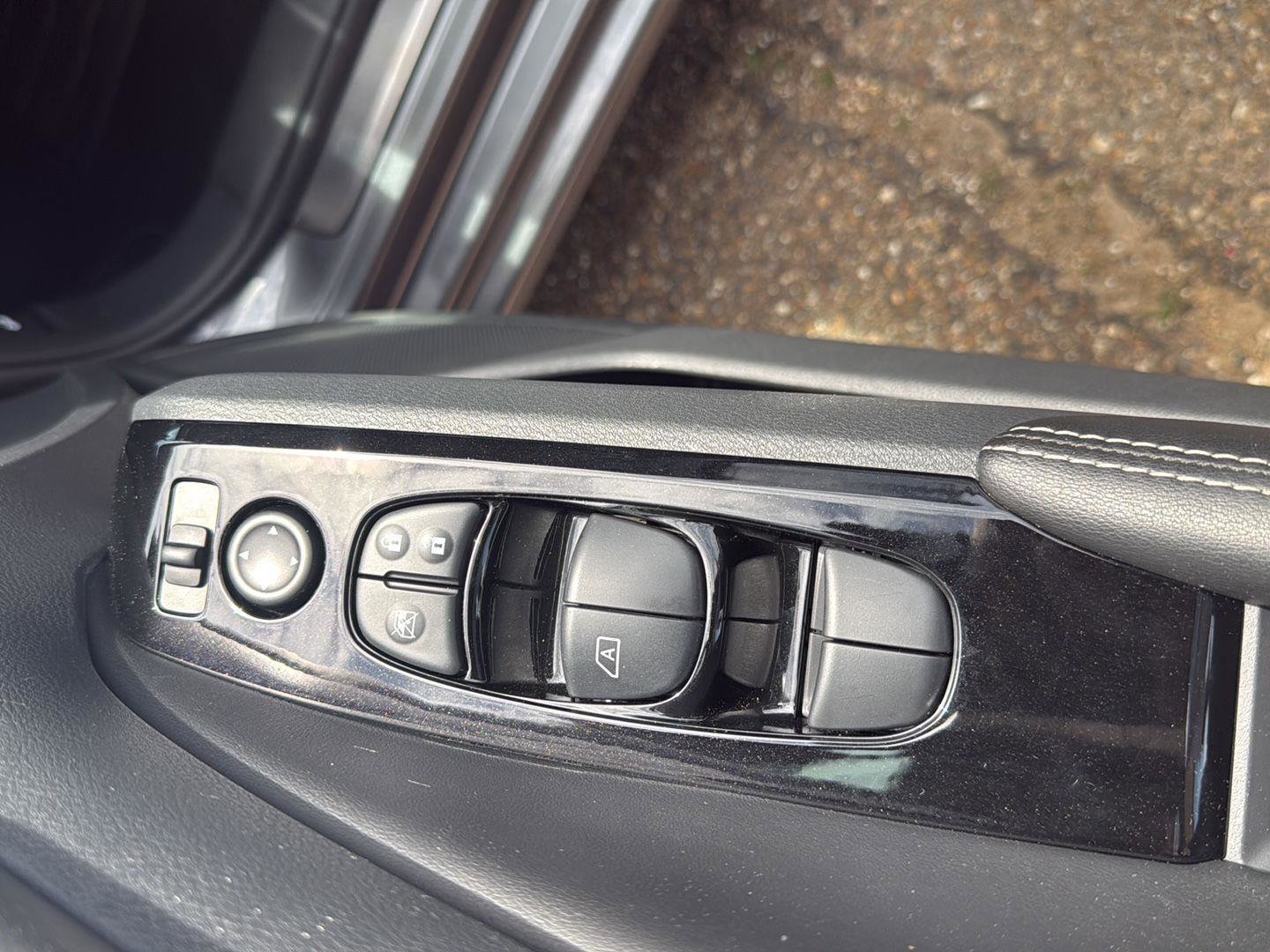 Used 2025 Nissan Altima 2.5 SL image 3