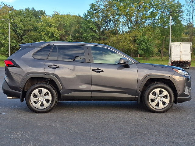 Used 2023 Toyota RAV4 LE AWD/4WD image 10