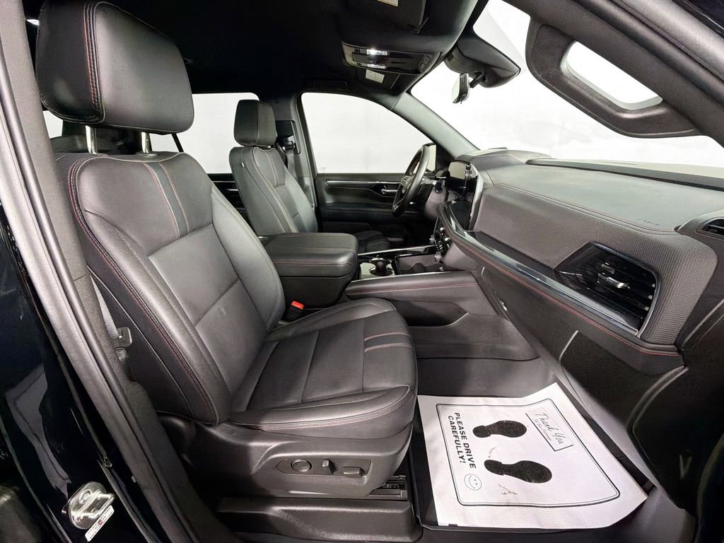 Used 2025 Chevrolet Tahoe RST w/ RST Performance Edition image 31