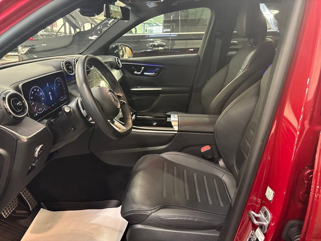 Used 2025 Mercedes-Benz GLC 350e 4MATIC image 9