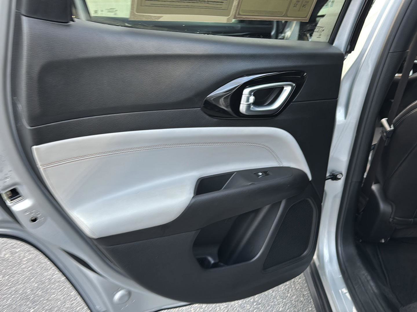 Used 2024 Jeep Compass Limited image 15