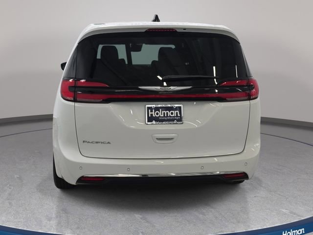 Used 2025 Chrysler Pacifica Select image 7
