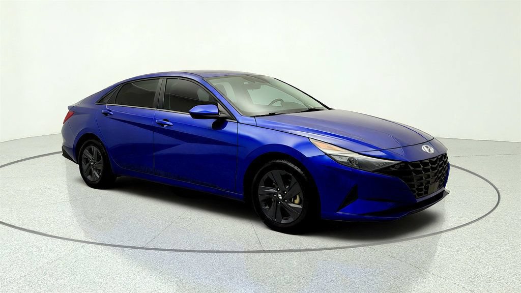 Used 2022 Hyundai Elantra SEL w/ Convenience Package FWD image 3