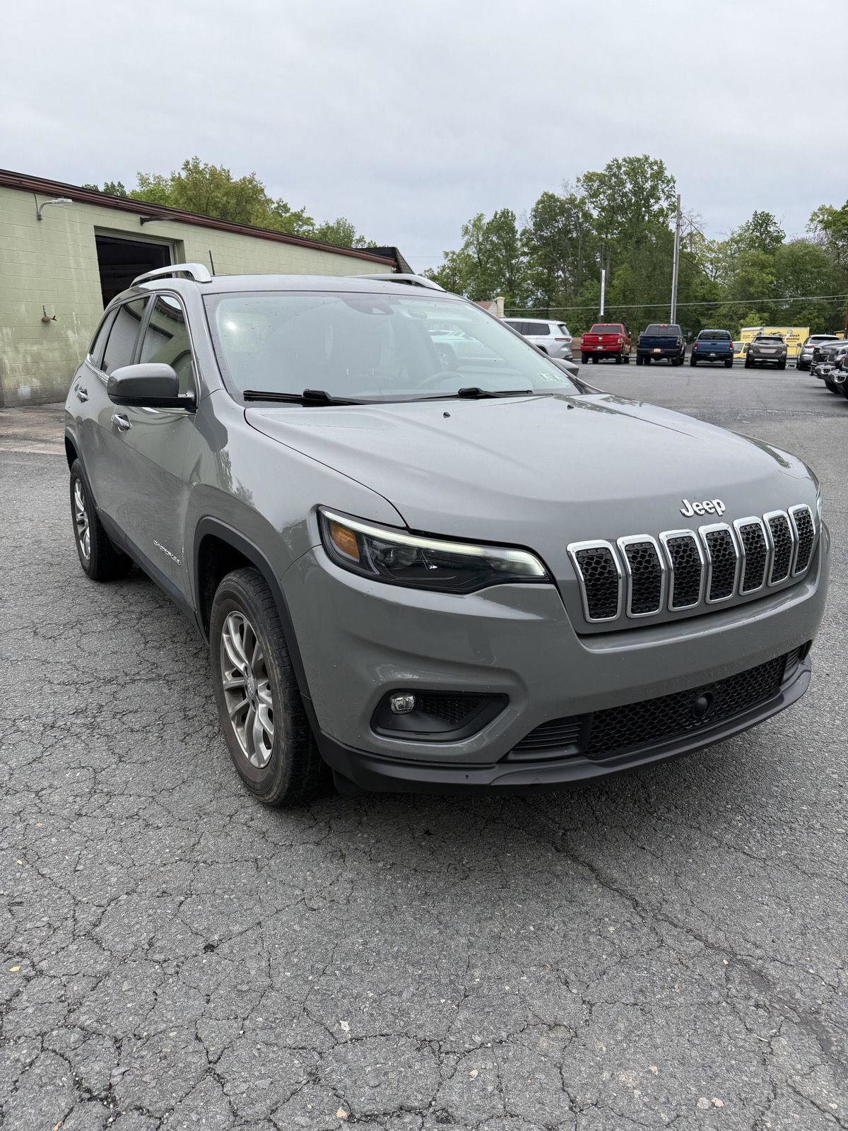 Used 2021 Jeep Cherokee Latitude Plus AWD/4WD image 1